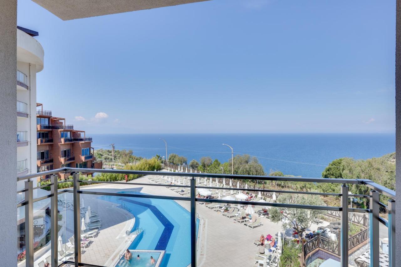 Ramada Hotel & Suites By Wyndham Kusadasi Exterior photo